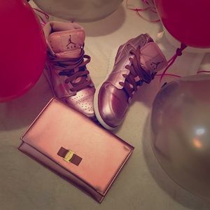 Excellent Condition! Worn once. Metallic Pink Nike